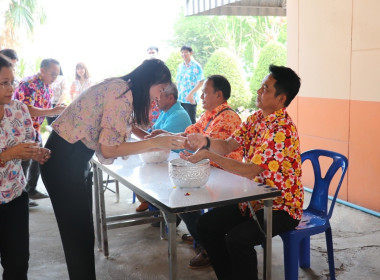 กิจกรรมสืบสานประเพณีสงกรานต์ สำนักงานสหกรณ์จังหวัดนครสวรรค์ ... พารามิเตอร์รูปภาพ 14