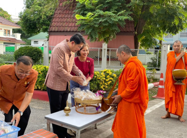 กิจกรรม “ใส่บาตรหน้าจวน ชวนอิ่มบุญ นุ่งผ้าไทย” พารามิเตอร์รูปภาพ 2