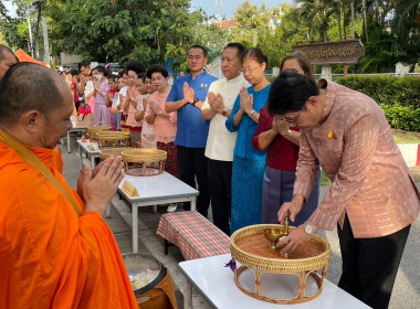 กิจกรรม “ใส่บาตรหน้าจวน ชวนอิ่มบุญ นุ่งผ้าไทย” พารามิเตอร์รูปภาพ 13