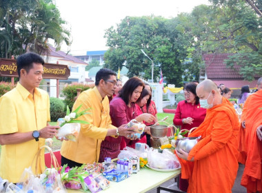 กิจกรรมใส่บาตรหน้าจวน ชวนอิ่มบุญ นุ่งผ้าไทย&quot; ประจำปี พ.ศ. ... พารามิเตอร์รูปภาพ 7