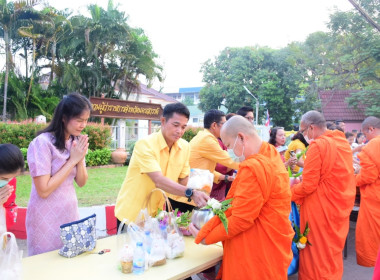 กิจกรรมใส่บาตรหน้าจวน ชวนอิ่มบุญ นุ่งผ้าไทย&quot; ประจำปี พ.ศ. ... พารามิเตอร์รูปภาพ 9