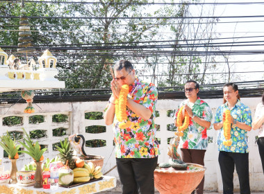 ไหว้สักการะสิ่งศักดิ์สิทธิ์เนื่องในวันสงกรานต์ 2568 พารามิเตอร์รูปภาพ 11