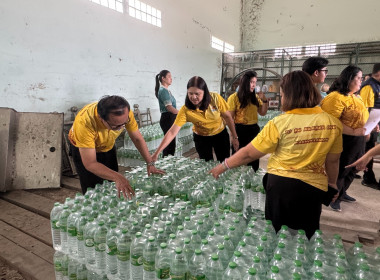 สหกรณ์จังหวัดนครสวรรค์ส่งมอบน้ำดื่มช่วยเหลือสมาชิกสหกรณ์ผู้ประสบอุทกภั ... พารามิเตอร์รูปภาพ 9